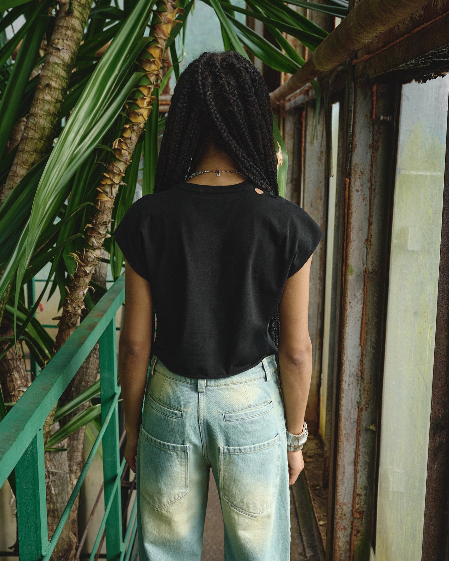 CROPPED CUTOUT TANK TOP THEO