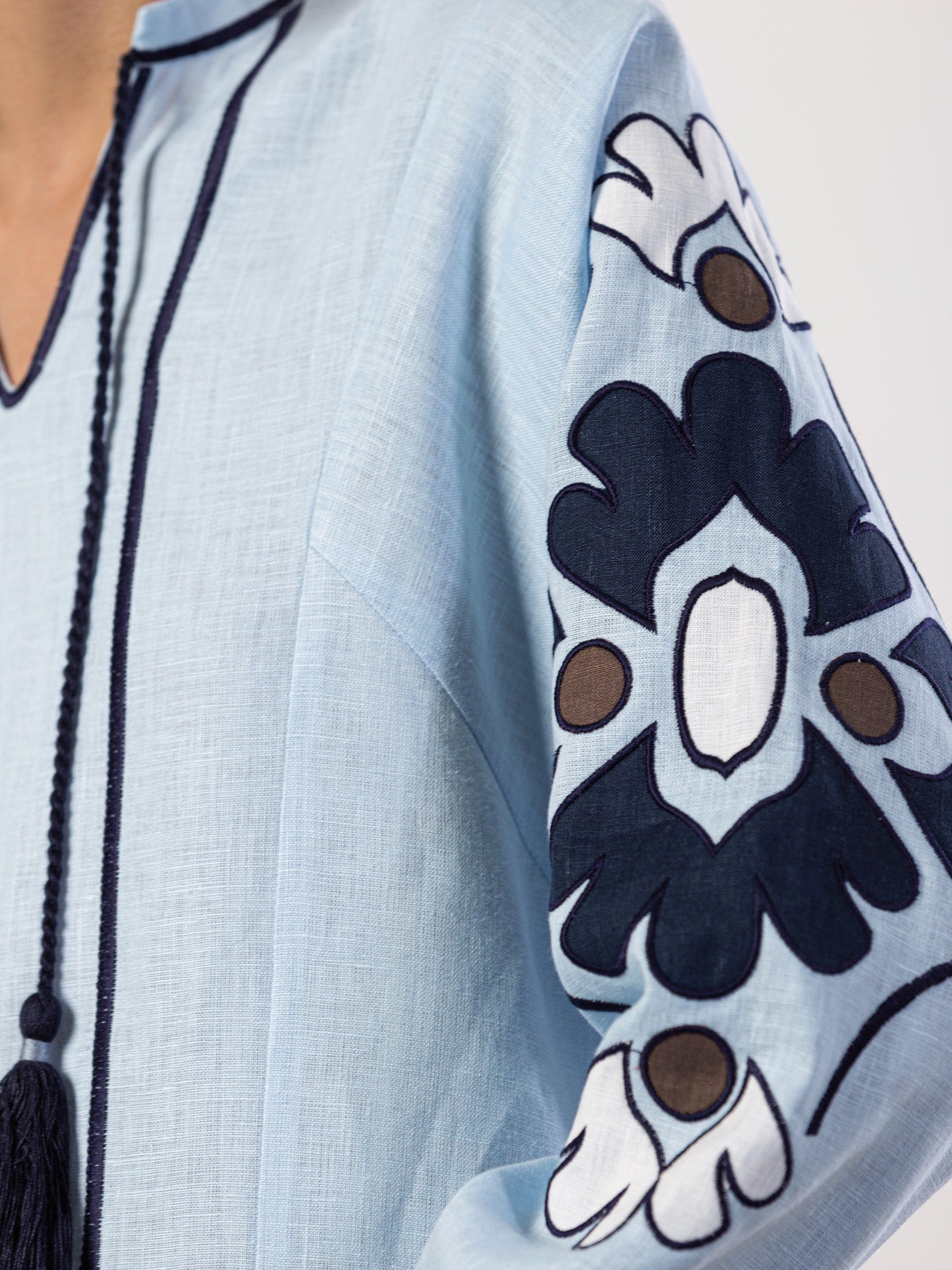 Embroidered shirt in blue linen Aqua ETNODIM