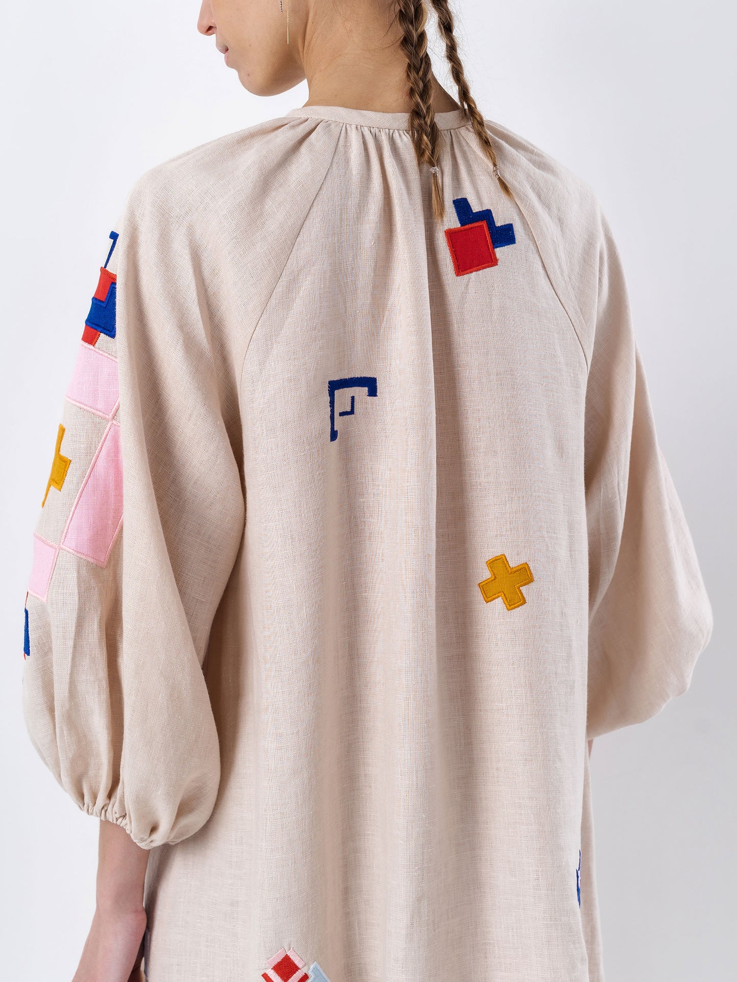 Light linen dress with applique Eva ETNODIM