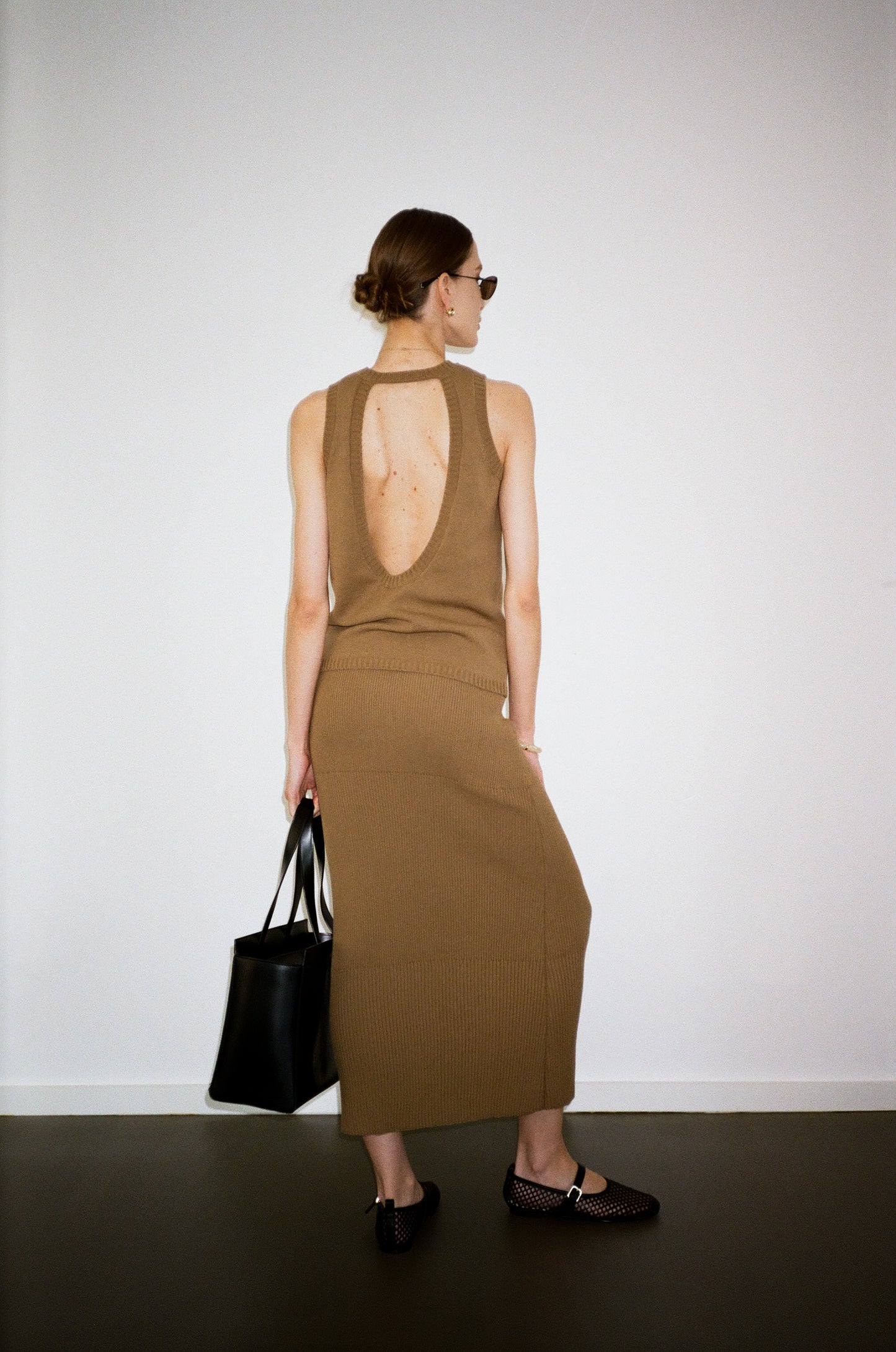 KNITTED TANK TOP WITH OPEN BACK KATERINA KVIT