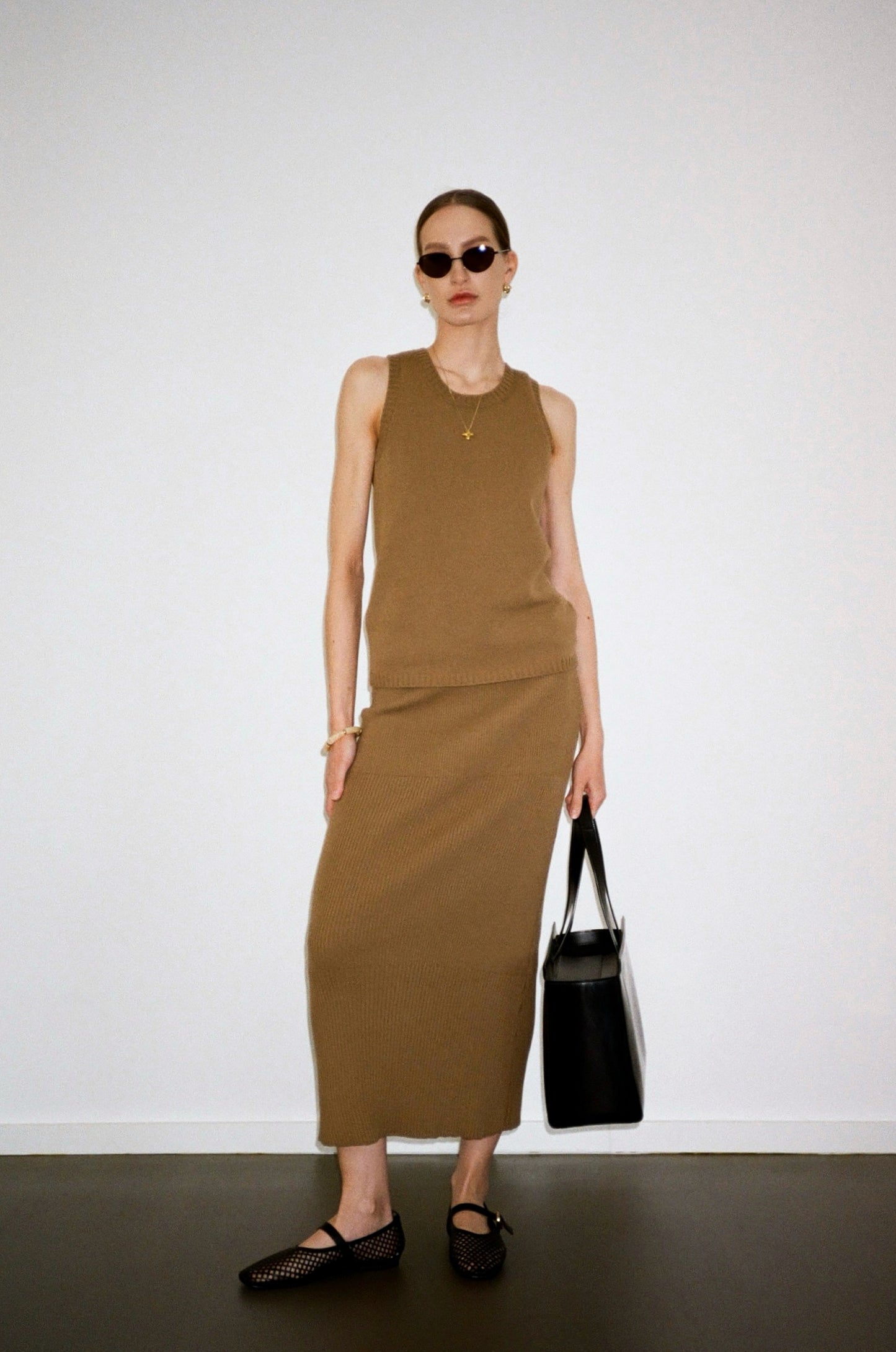 KNITTED TANK TOP WITH OPEN BACK KATERINA KVIT