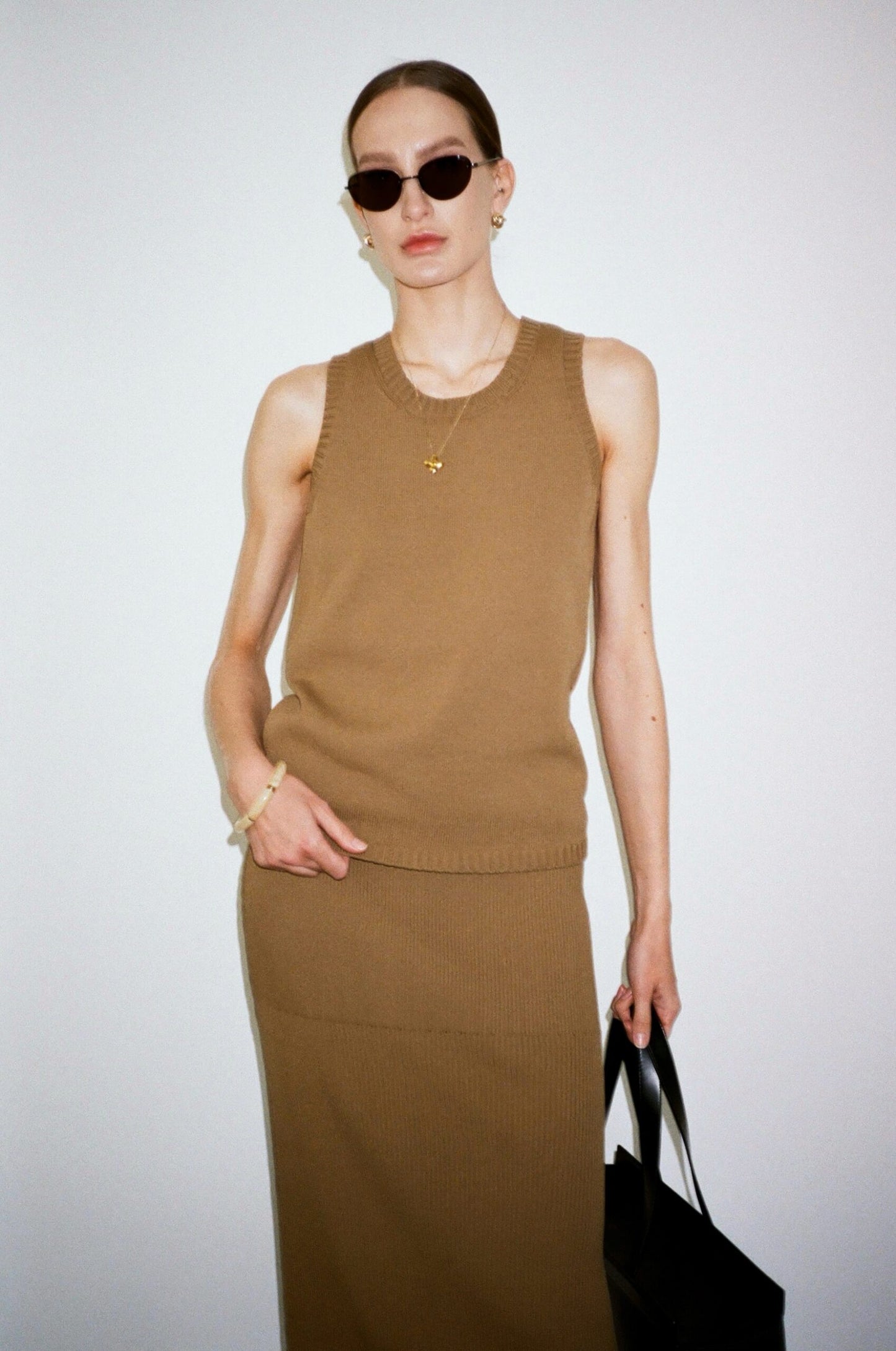 KNITTED TANK TOP WITH OPEN BACK KATERINA KVIT