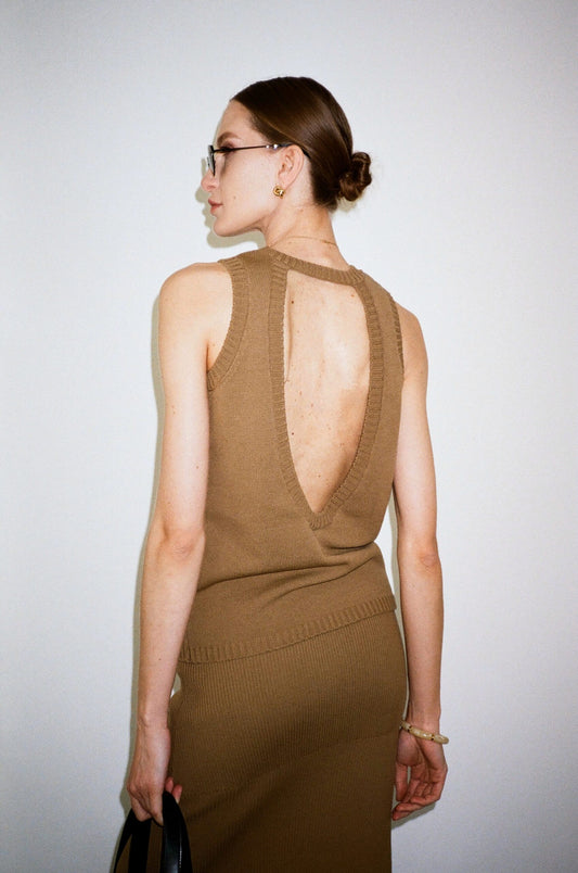 KNITTED TANK TOP WITH OPEN BACK KATERINA KVIT