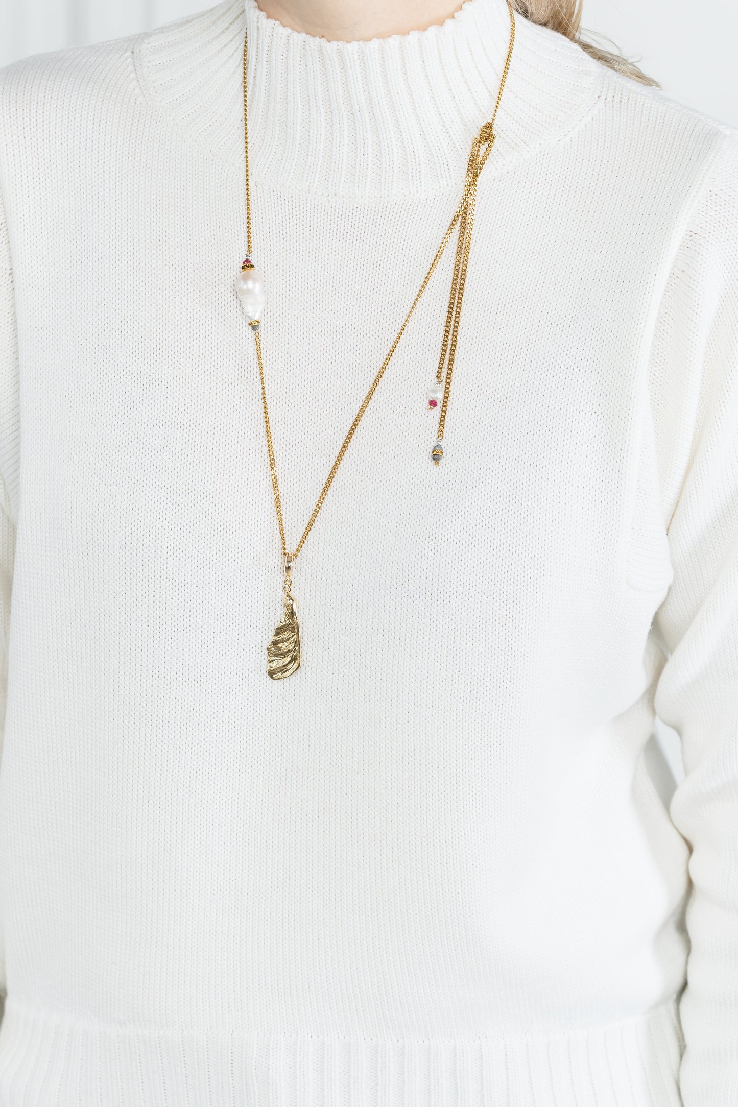 MIRANDA GOLD pendant with baroque pearl and pendant SAMOKISH