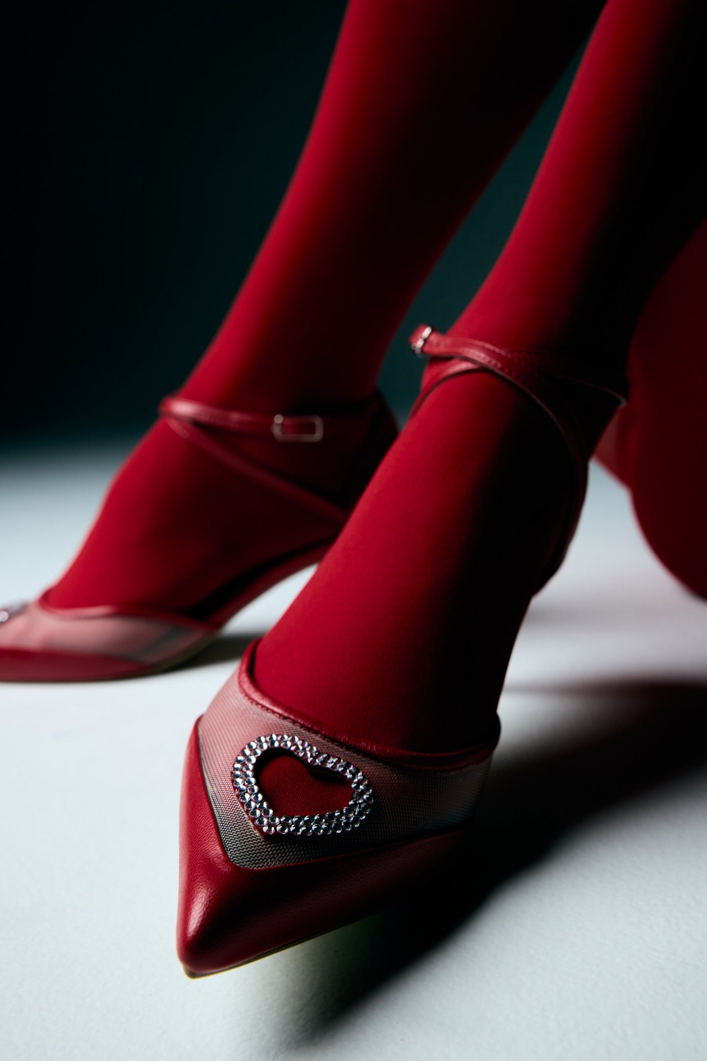 Luv red sandals with a heart-shaped cutout LOOKIE ATELIER