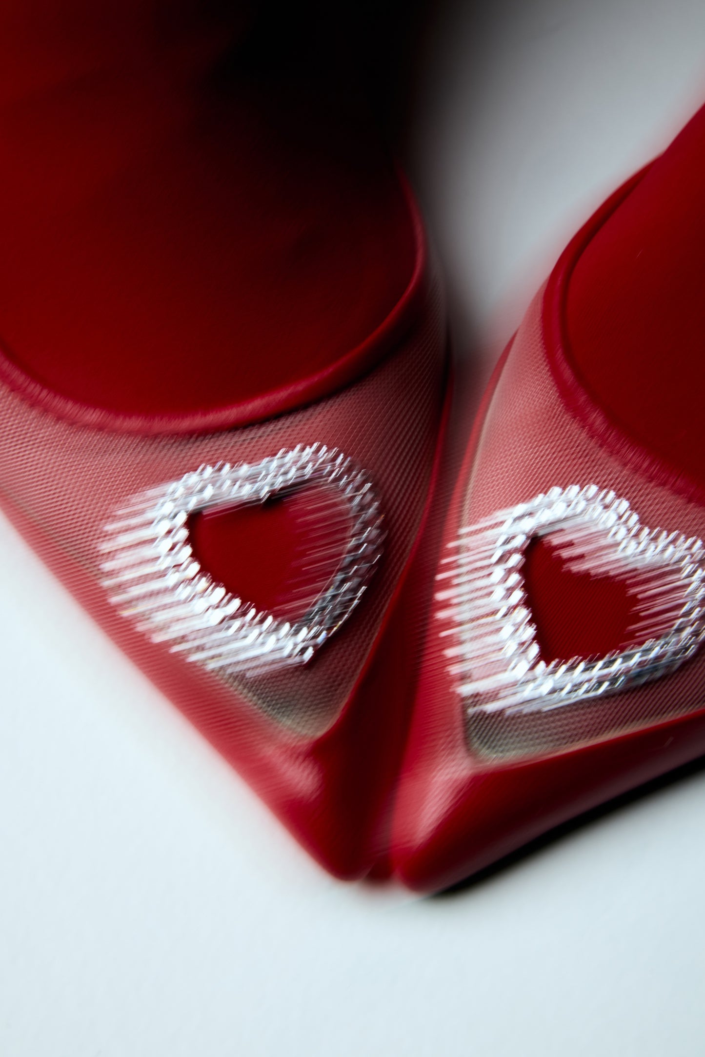 Luv red sandals with a heart-shaped cutout LOOKIE ATELIER