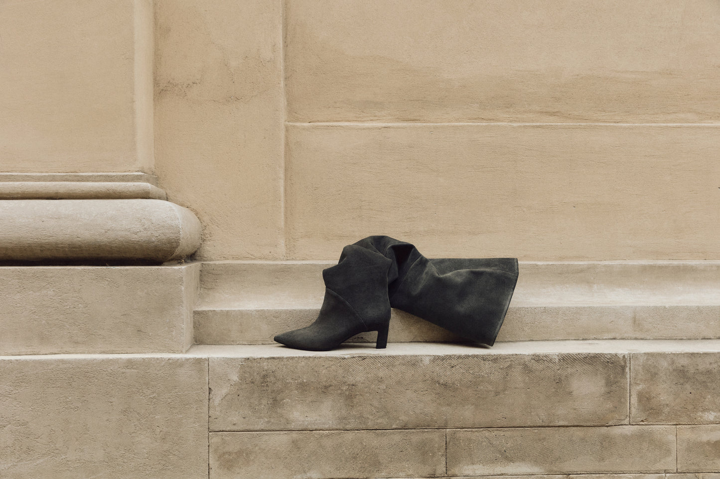 Tracy Long khaki suede thigh-high boots LOOKIE ATELIER