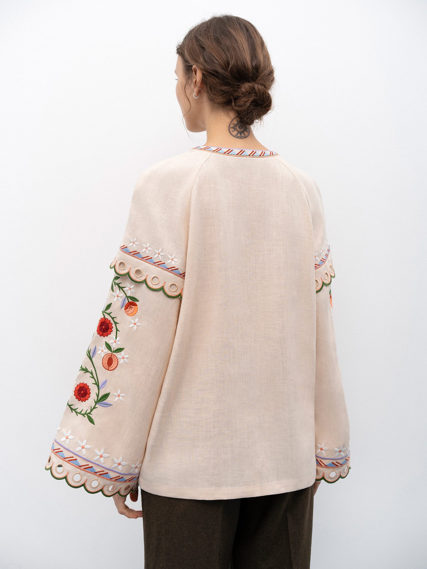 Women's embroidered blouse dedicated to the east Abrykosy W ETNODIM