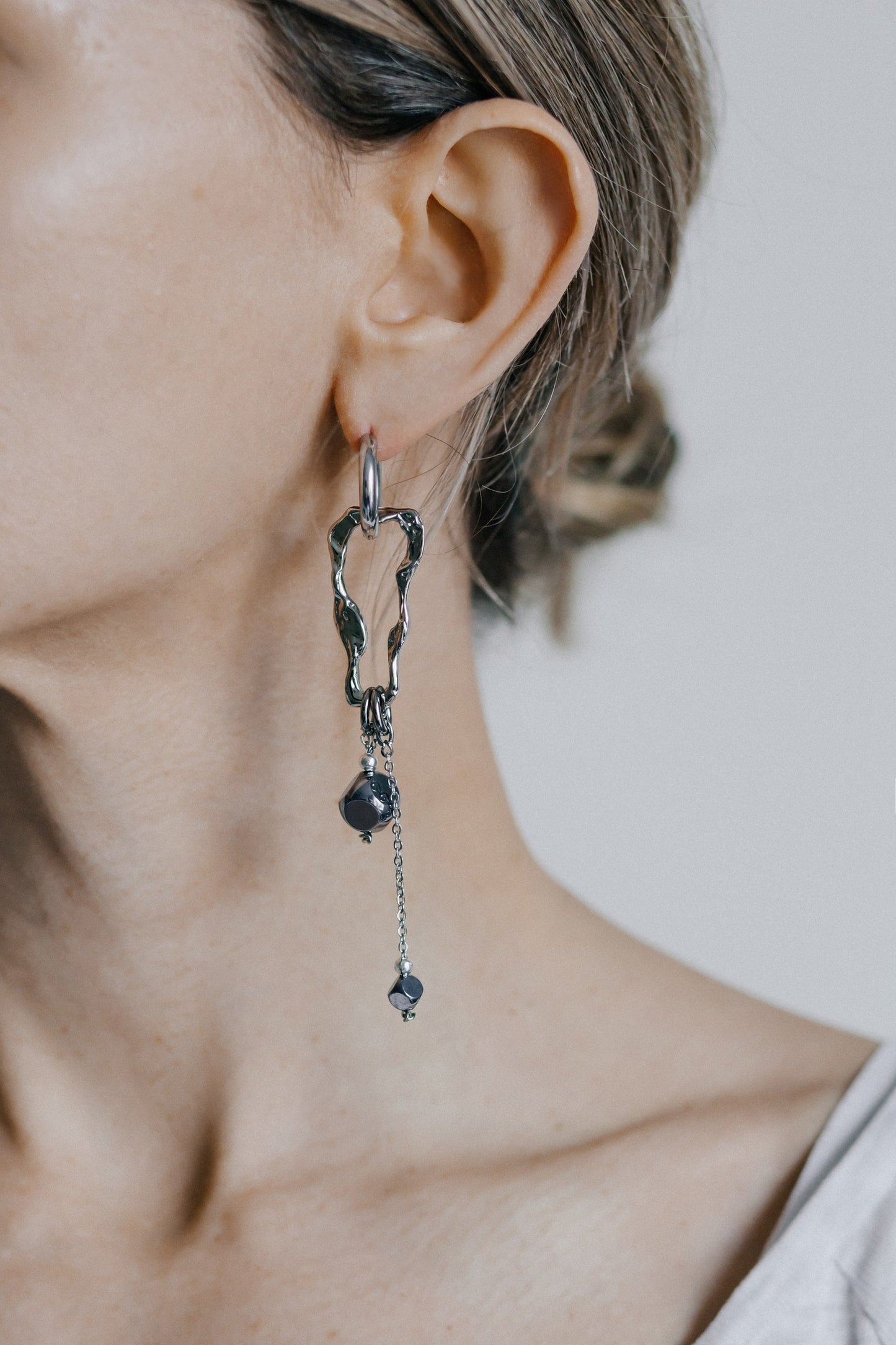 earrings-frida-asymmetrical-silver-samokish - image 5