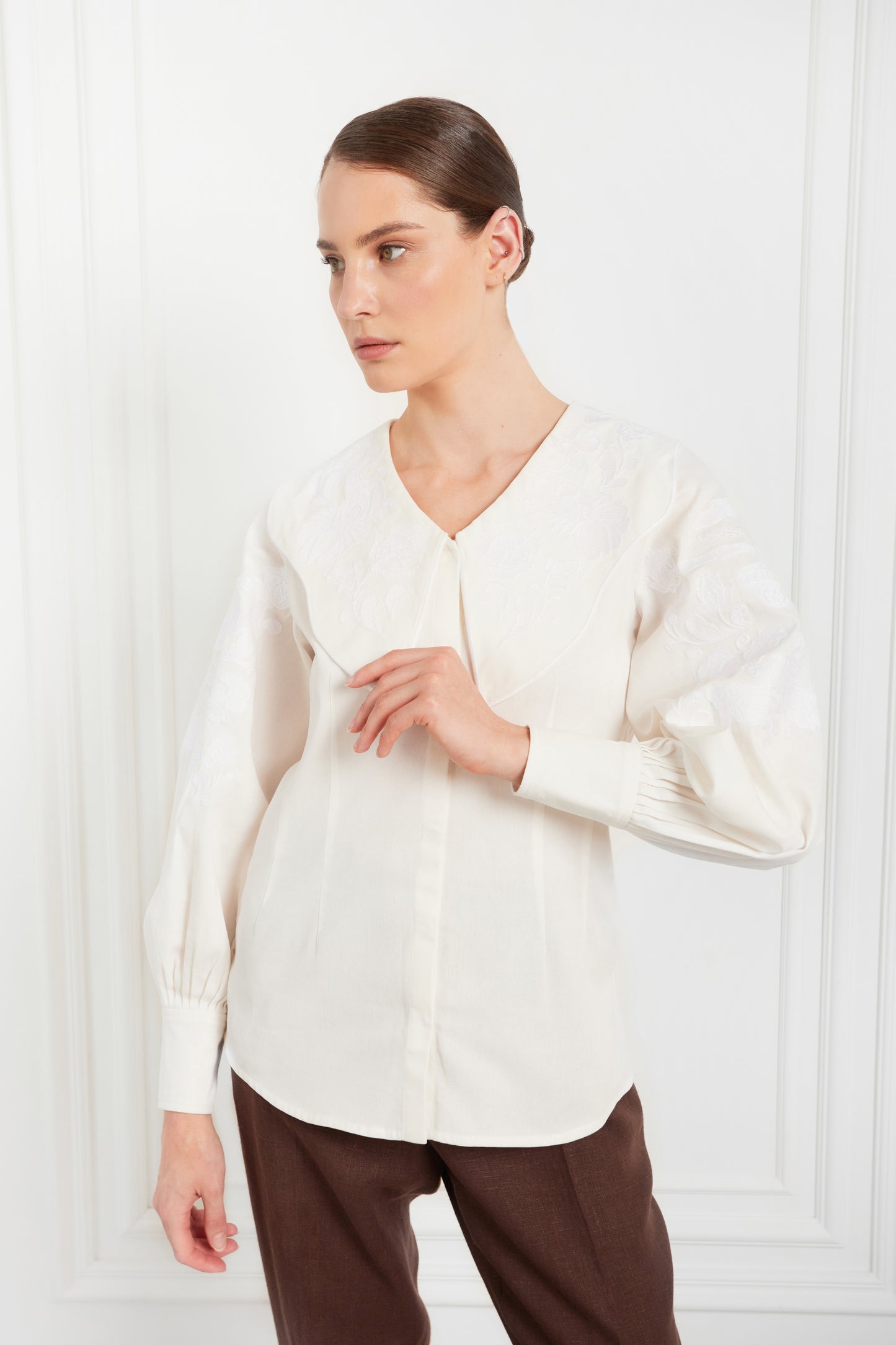 "Embroidery history" white blouse withwhitel embroidery  FOBERINI