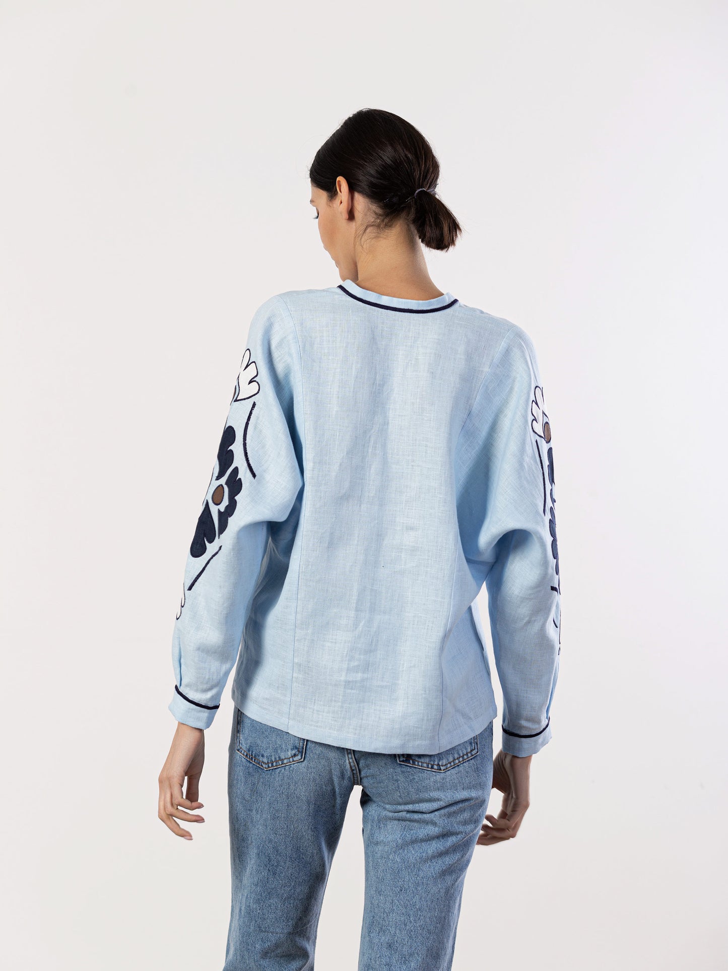 Embroidered shirt in blue linen Aqua ETNODIM