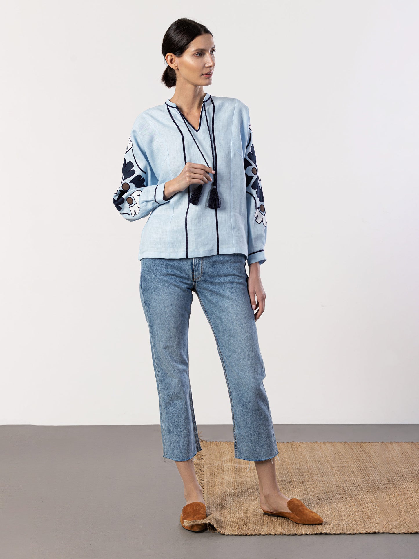 Embroidered shirt in blue linen Aqua ETNODIM