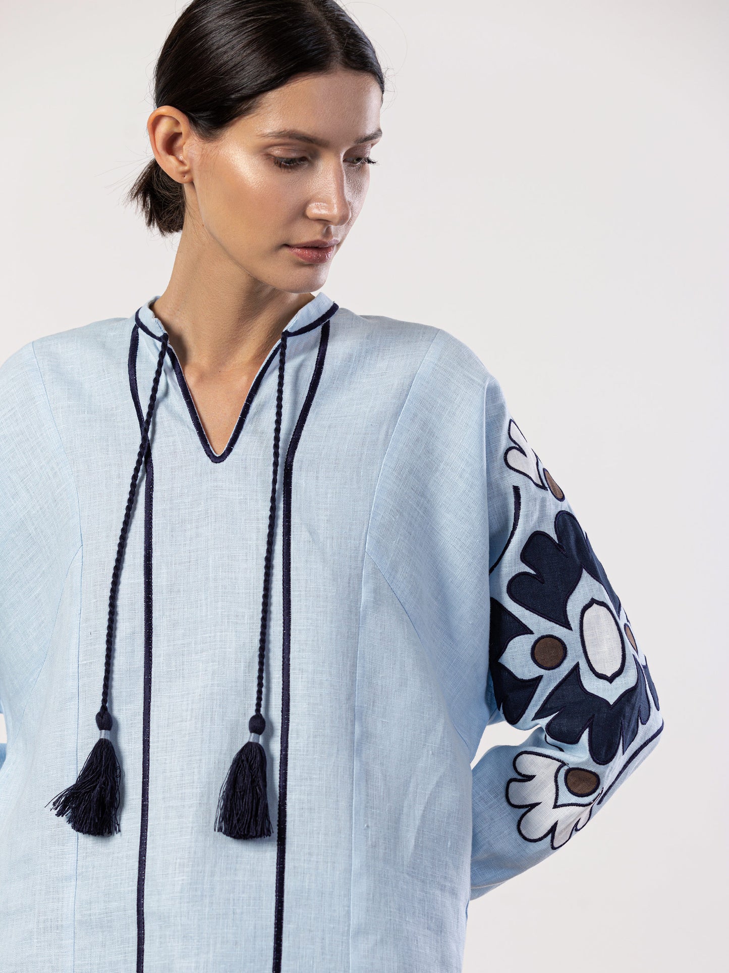 Embroidered shirt in blue linen Aqua ETNODIM