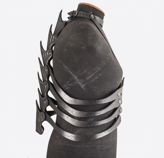 Black Dragon Spine Belt Bob Basset