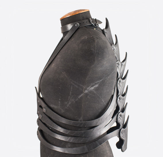 Black Dragon Spine Belt Bob Basset
