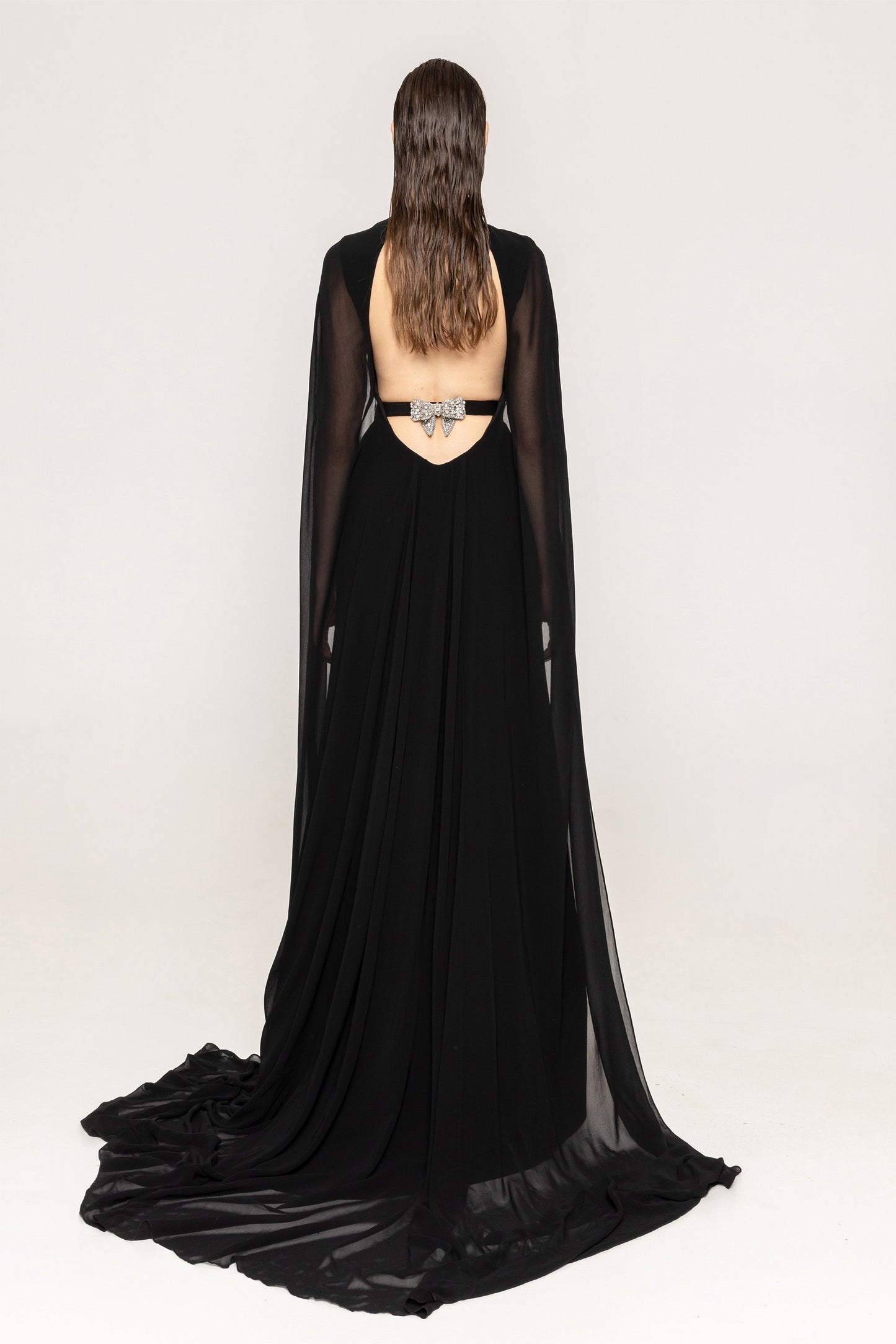 Cape-style backless gown NISSA