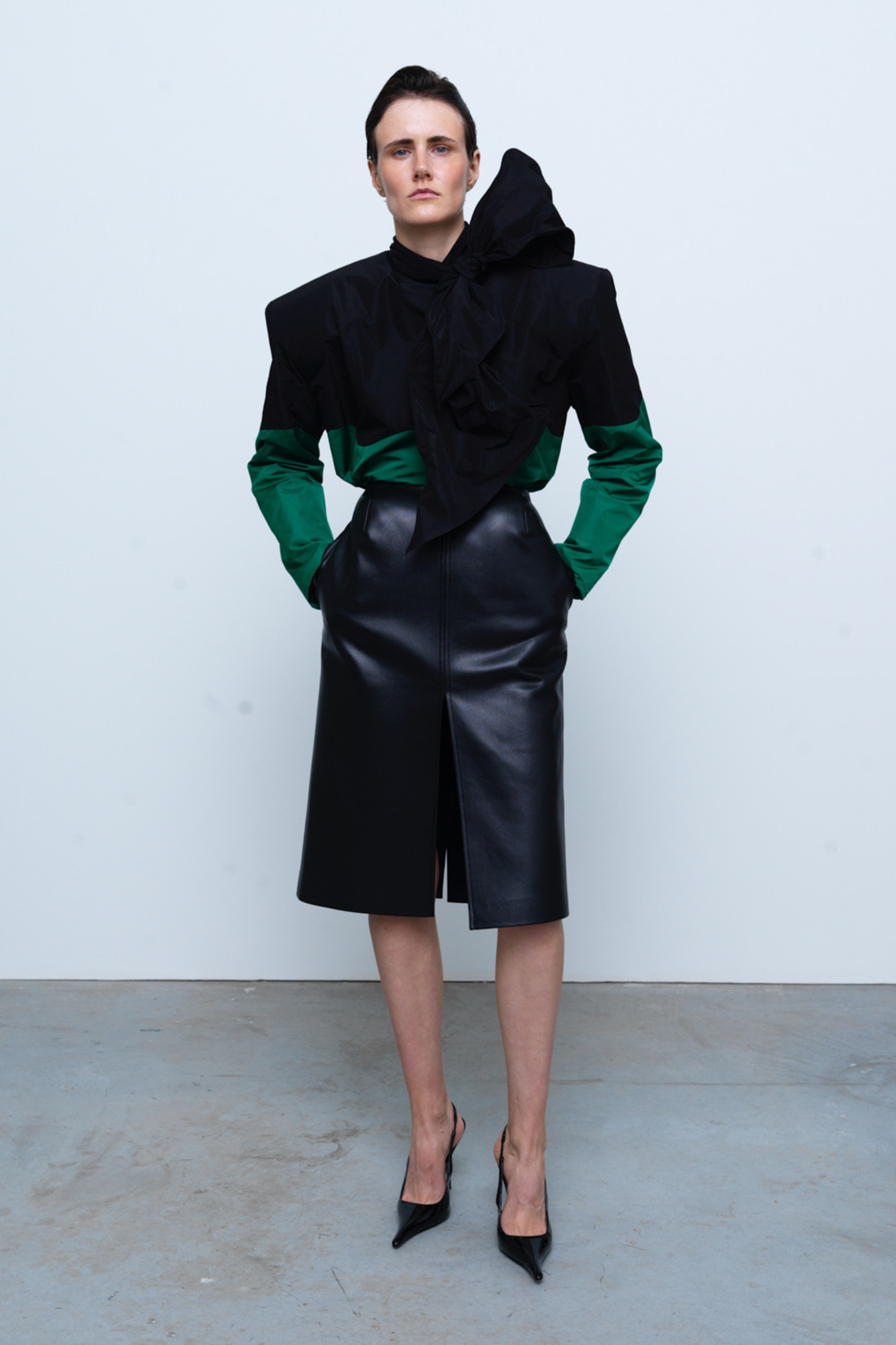 TOP #06 — Blouse with Voluminous Shoulders GUDU