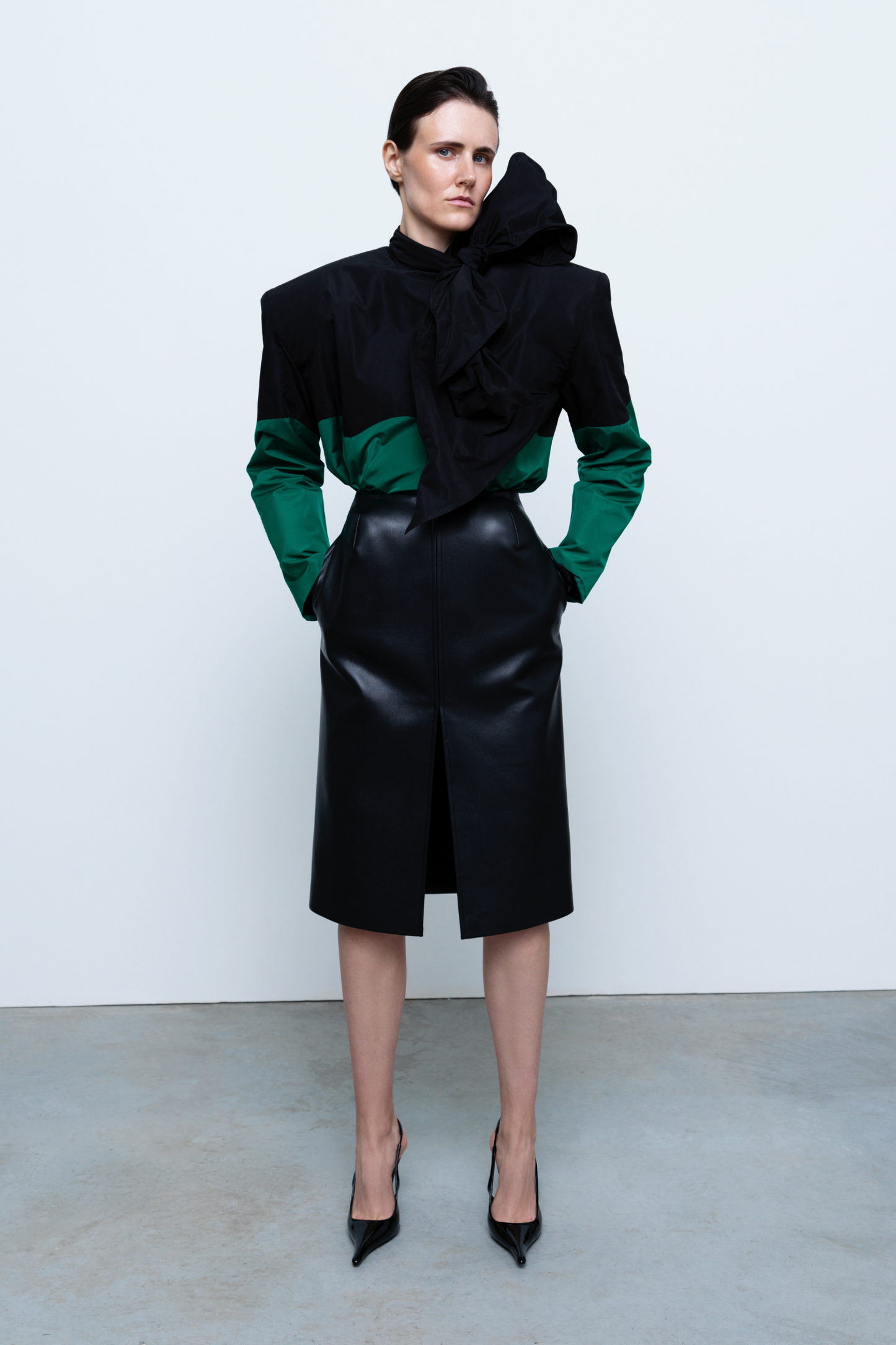 TOP #06 — Blouse with Voluminous Shoulders GUDU