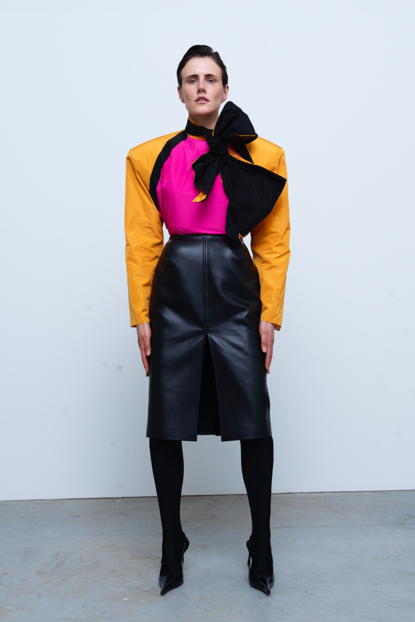 TOP #04 — Blouse with Voluminous Shoulders GUDU
