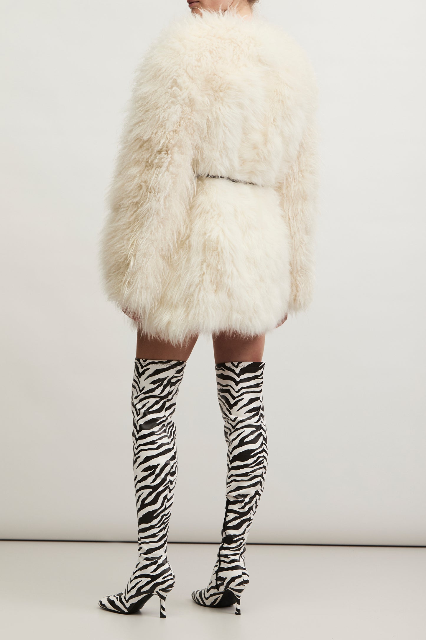 SHORT FUR COAT KATERINA KVIT