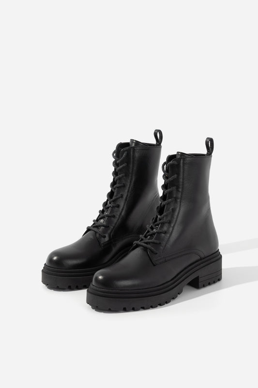 RIRI black ankle boots KACHOROVSKA
