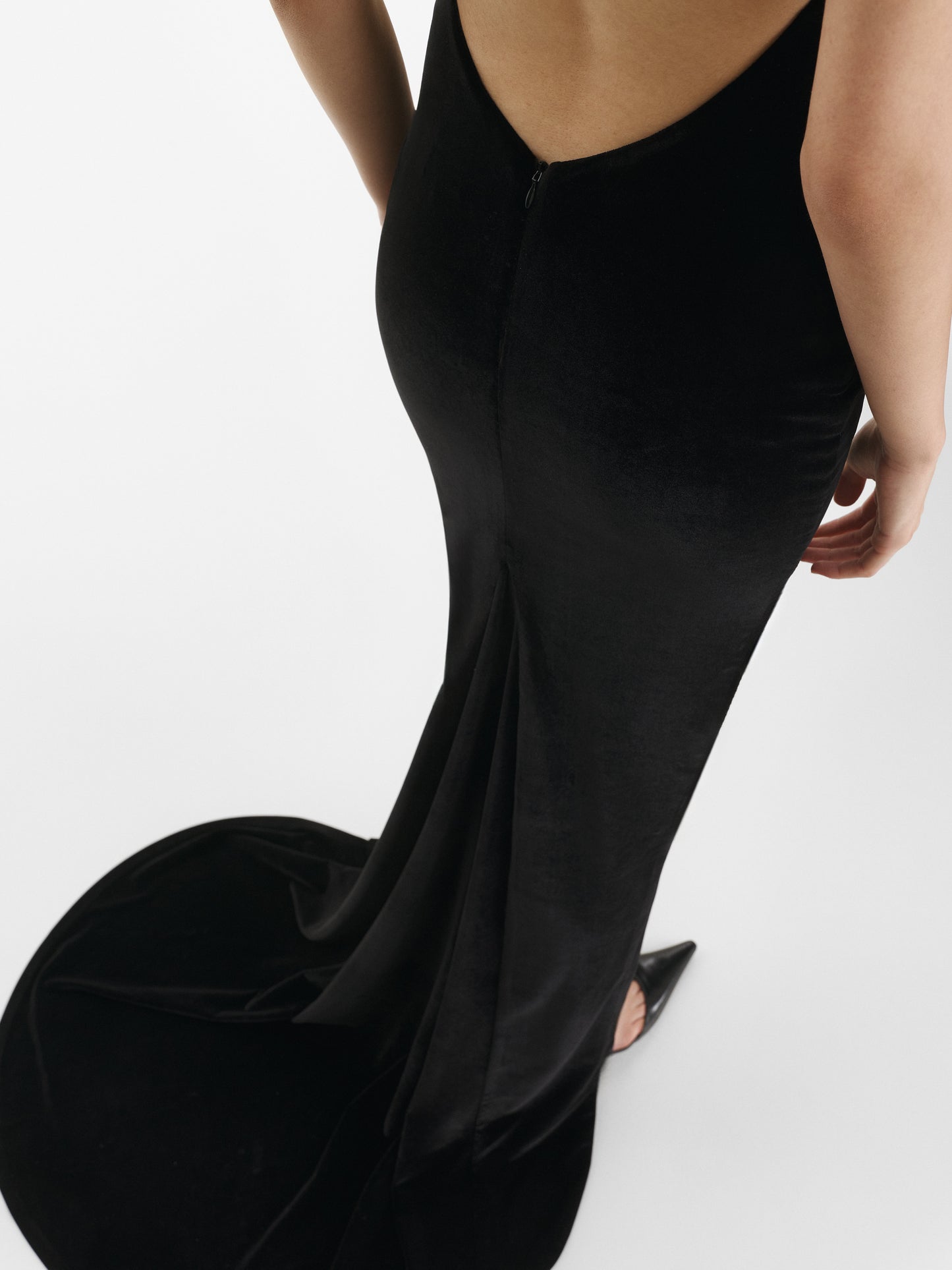 Open-Back Velvet Gown VESTIAIRE D'UN OISEAU LIBRE