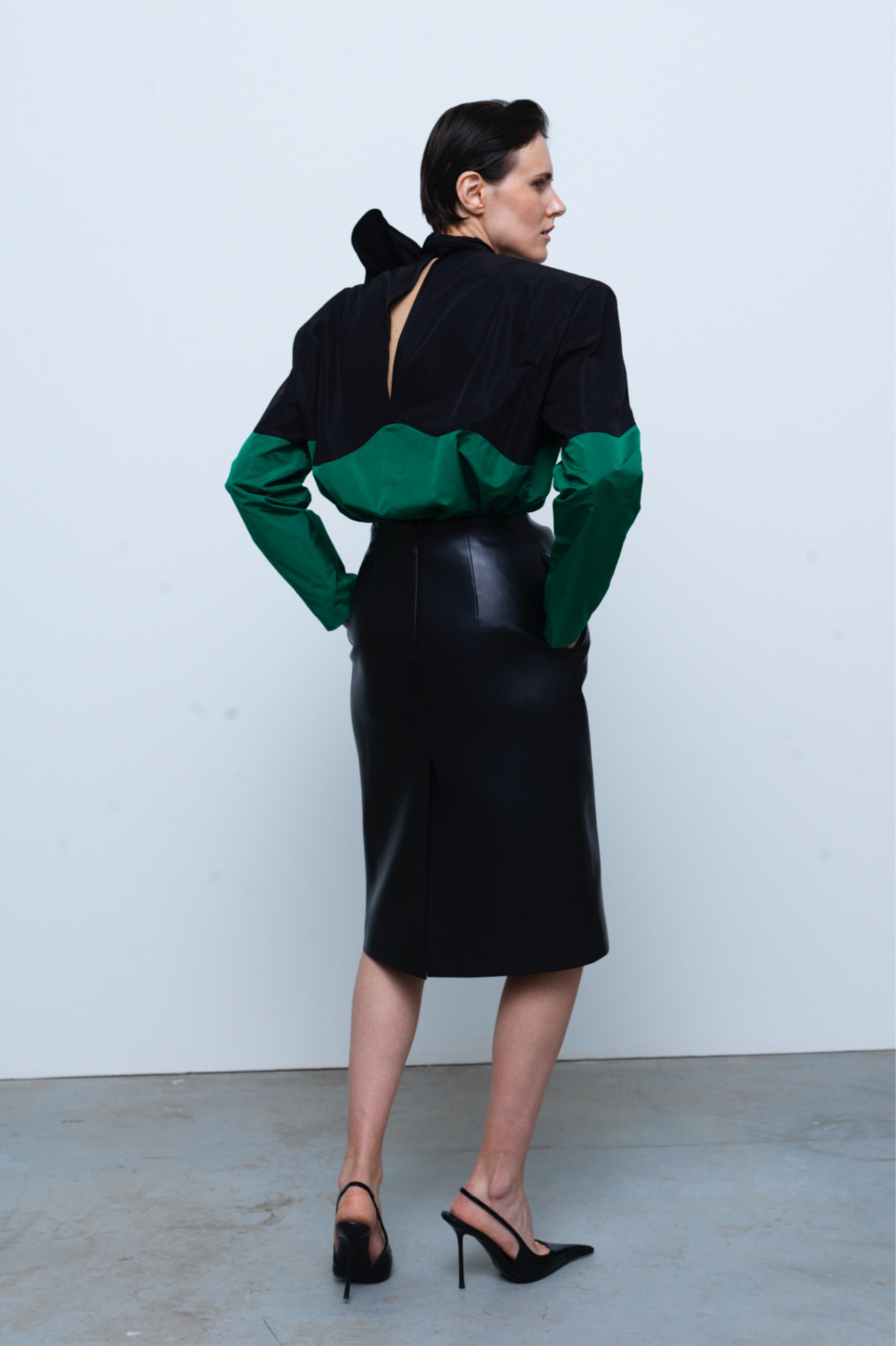 TOP #06 — Blouse with Voluminous Shoulders GUDU