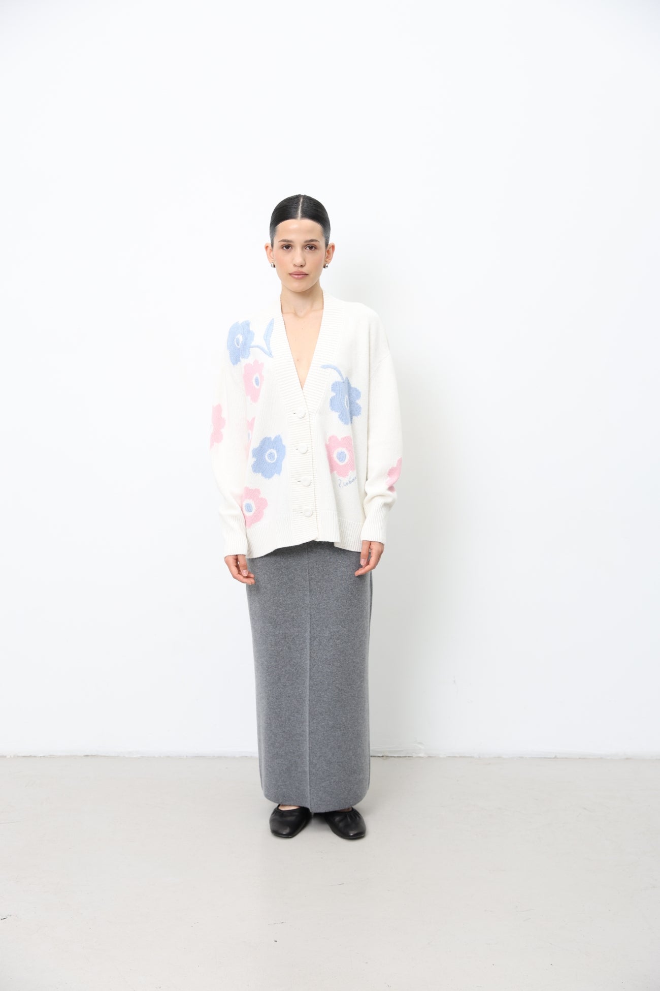 Oversized Cardigan With Embroidered Flowers 91LAB