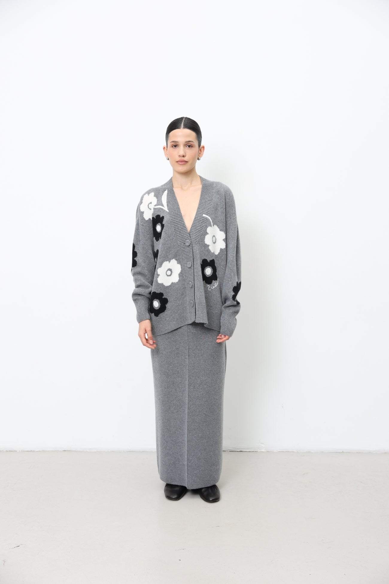 Oversized Cardigan With Embroidered Flowers 91LAB