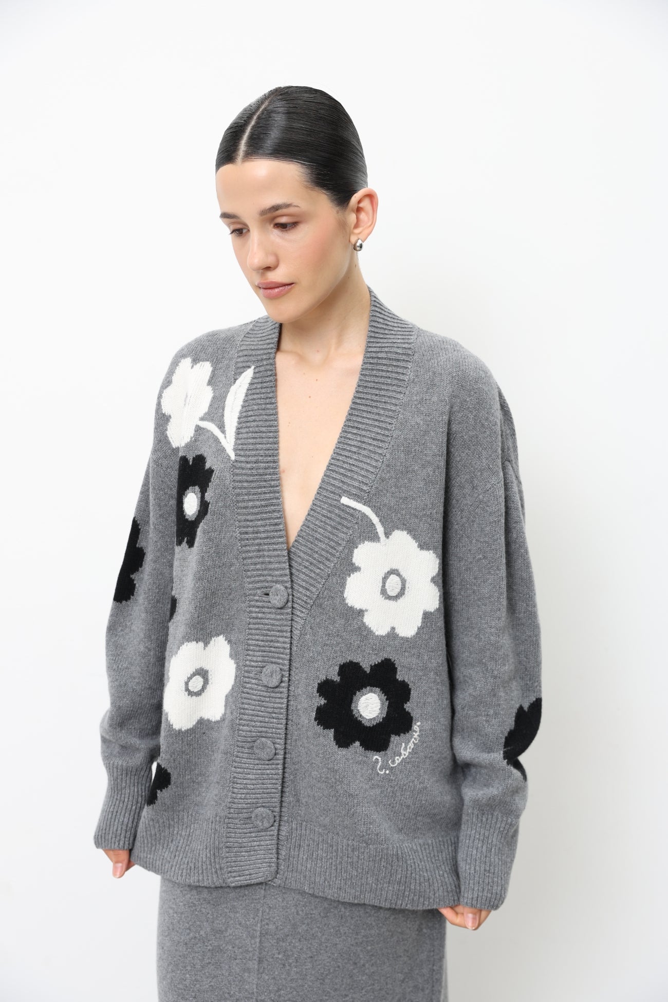 Oversized Cardigan With Embroidered Flowers 91LAB