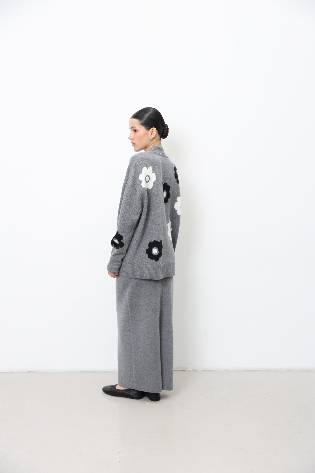 Oversized Cardigan With Embroidered Flowers 91LAB