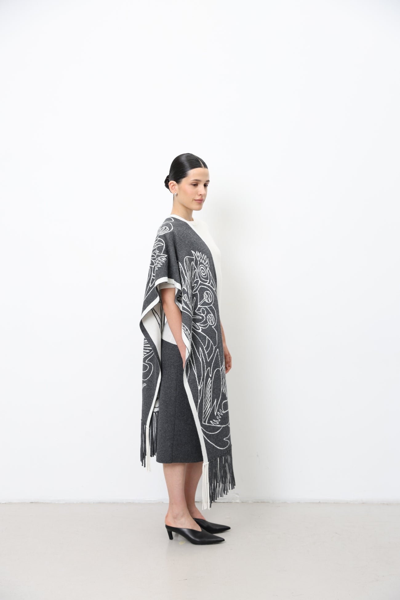 Jacquard Scarf With Graphic Motif 91LAB