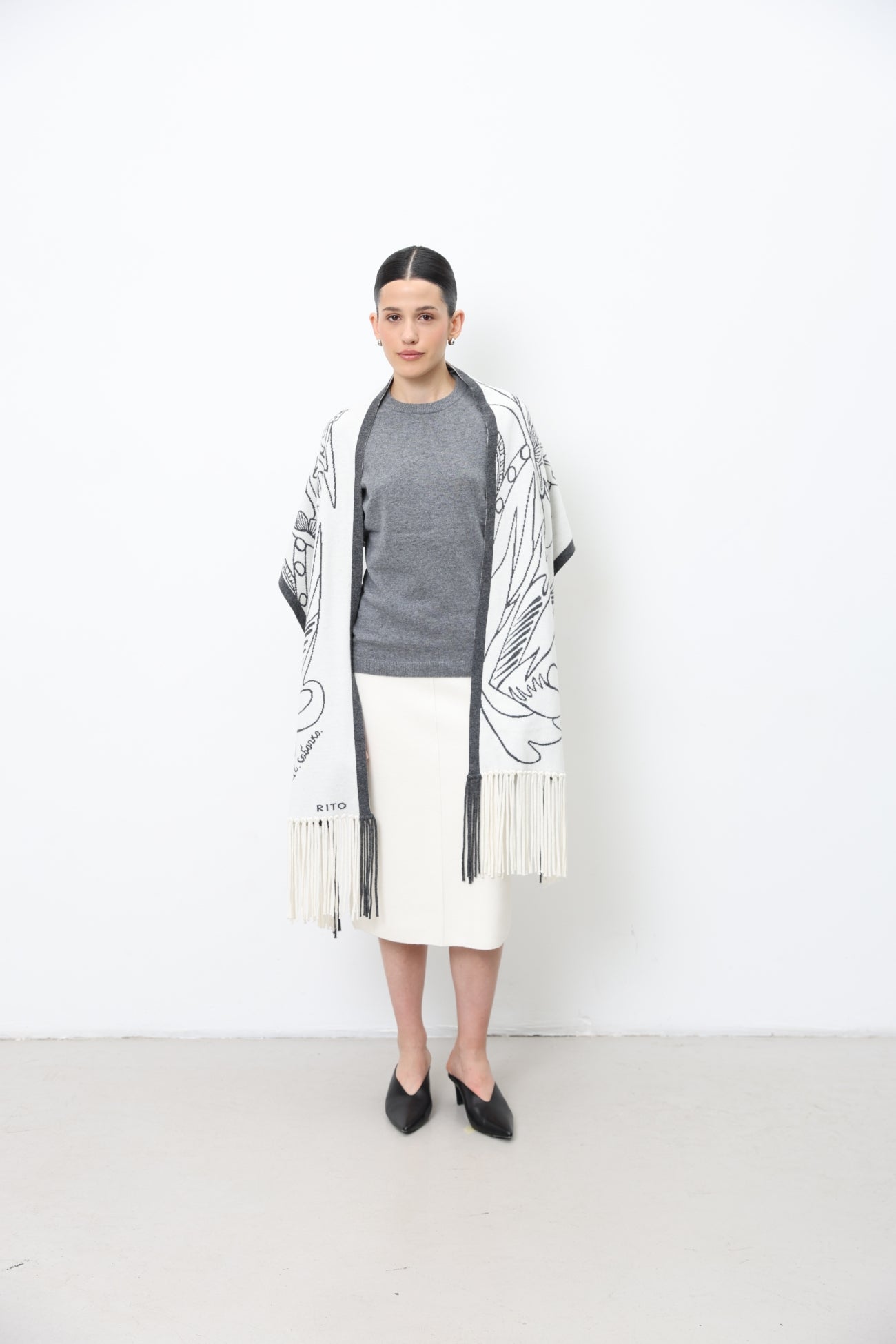 Jacquard Scarf With Graphic Motif 91LAB