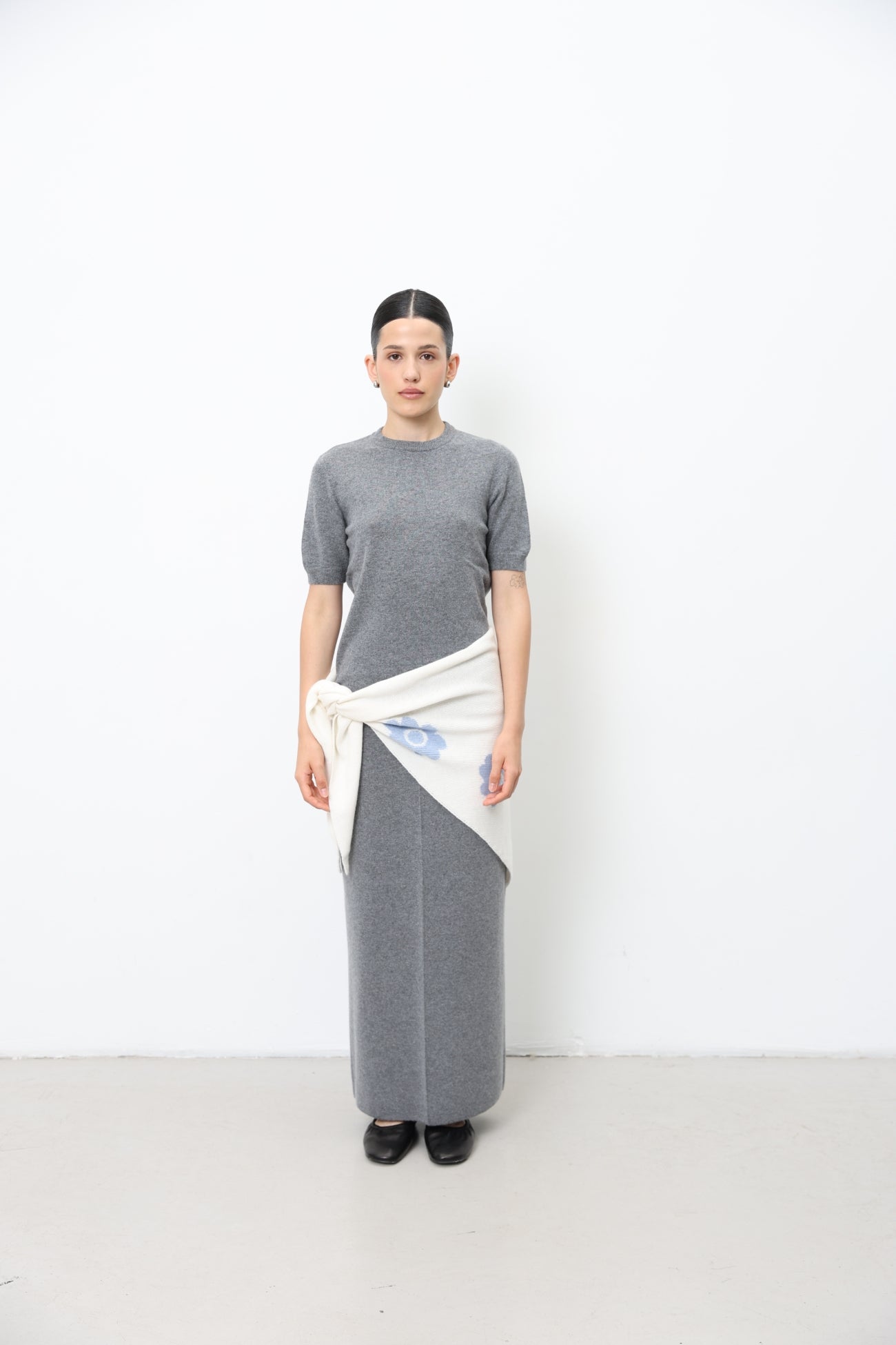 Triangular Knitted Scarf With Flowers 91LAB