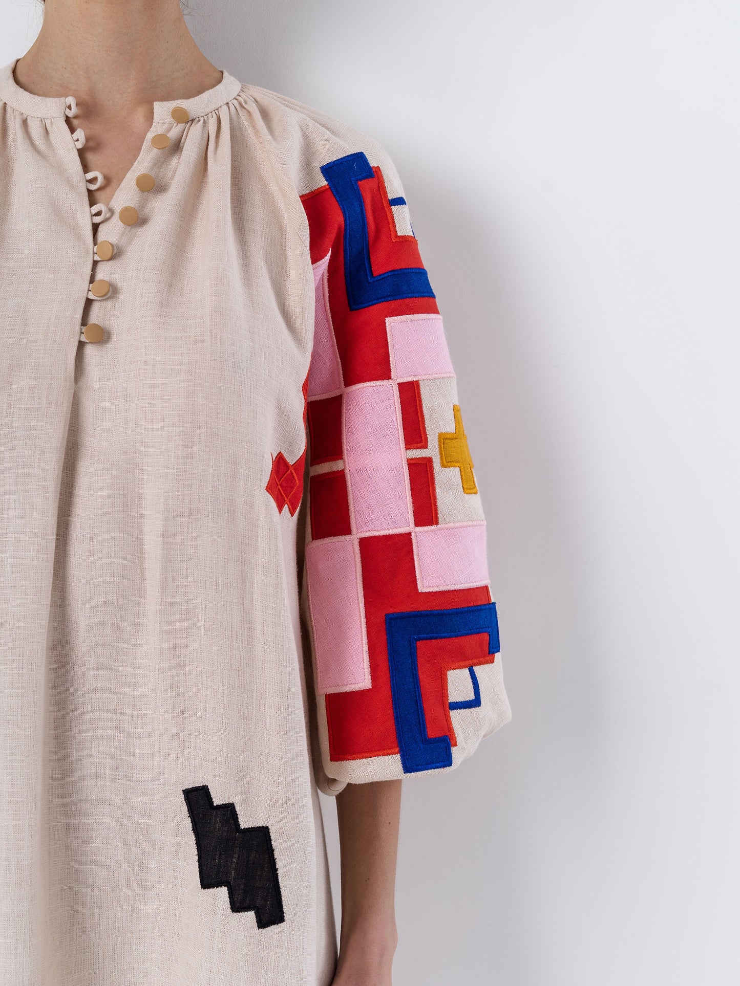 Light linen dress with applique Eva ETNODIM