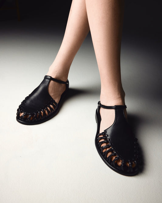 Anatomically shaped Fisherman black sandals LOOKIE ATELIER