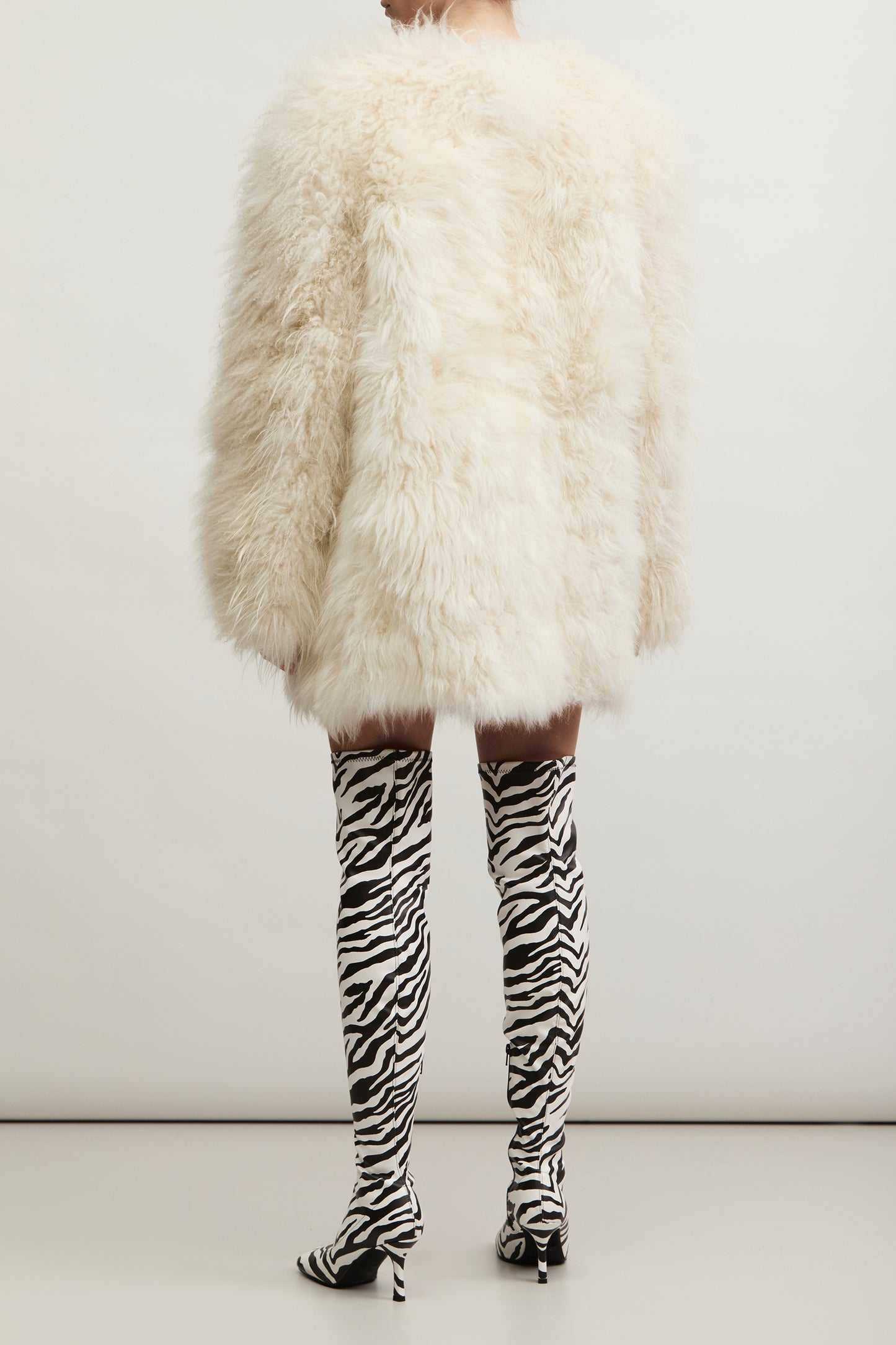 SHORT FUR COAT KATERINA KVIT