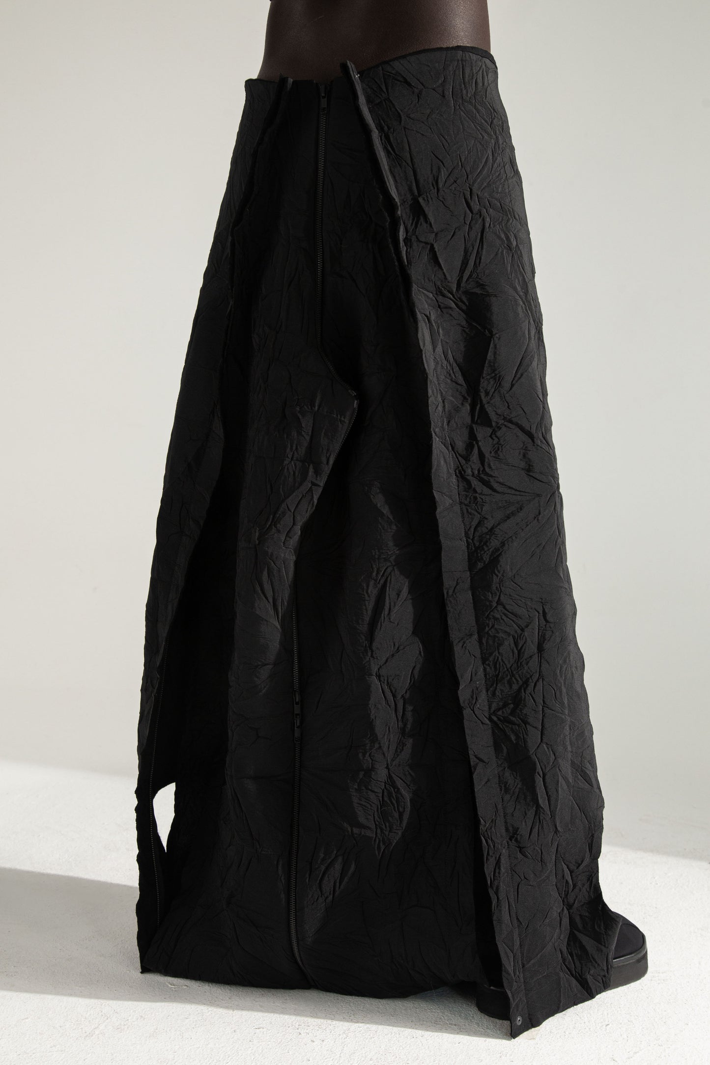 ESCAPE
9-way transforming piece: trousers, jumpsuit, dress, skirt, bag DZHUS