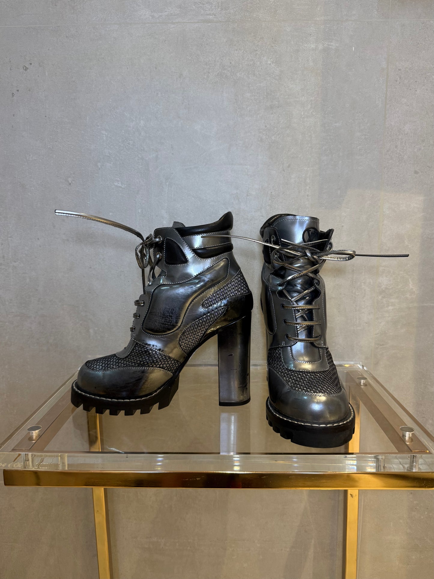 Leather Lace-Up Ankle Boots with Block Heel LOUIS VUITTON (Pre-Owned)