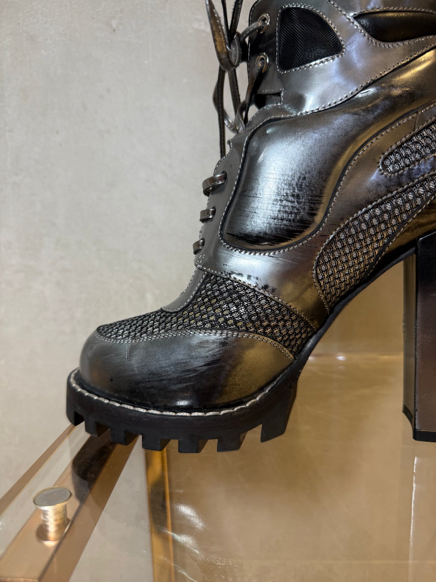 Leather Lace-Up Ankle Boots with Block Heel LOUIS VUITTON (Pre-Owned)