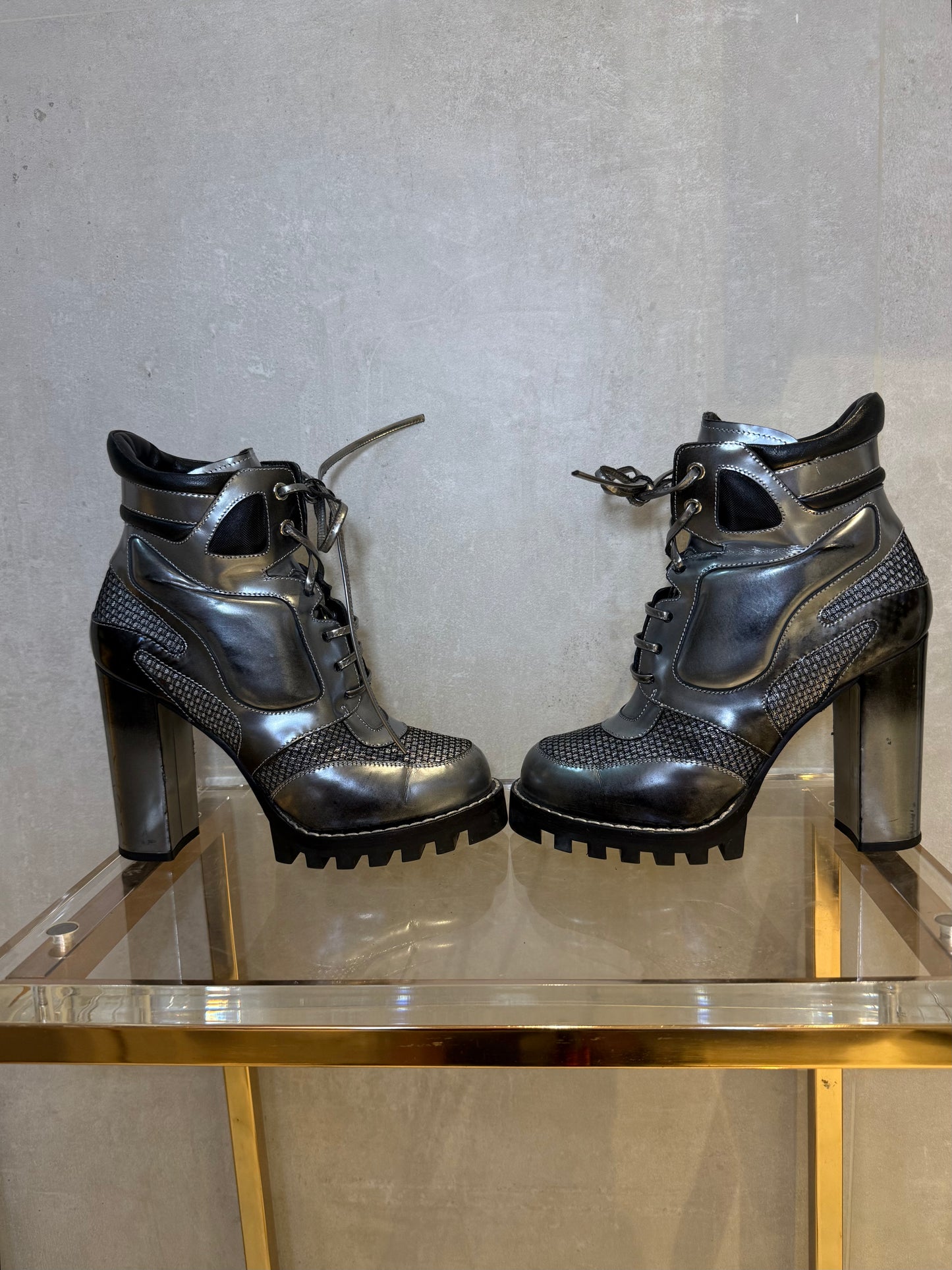 Leather Lace-Up Ankle Boots with Block Heel LOUIS VUITTON (Pre-Owned)