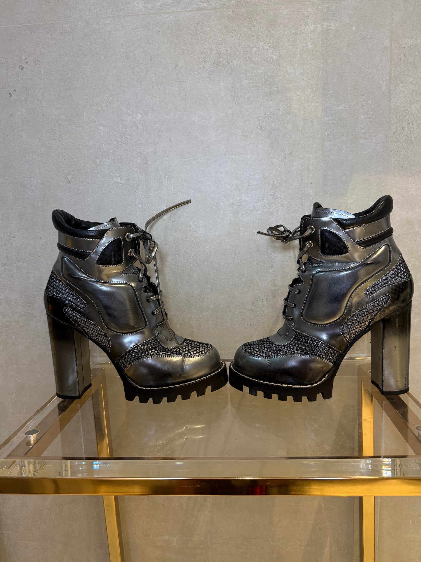 Leather Lace-Up Ankle Boots with Block Heel LOUIS VUITTON (Pre-Owned)