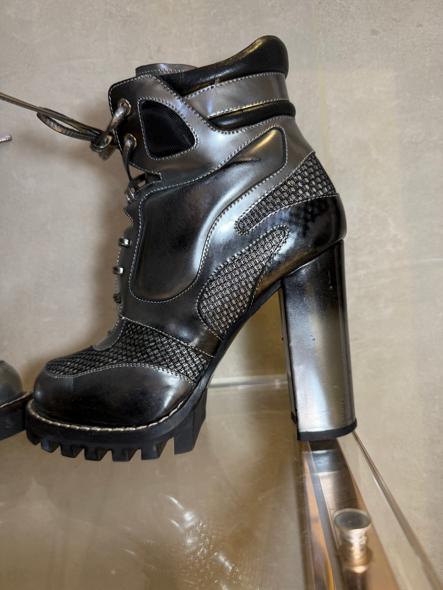 Leather Lace-Up Ankle Boots with Block Heel LOUIS VUITTON (Pre-Owned)