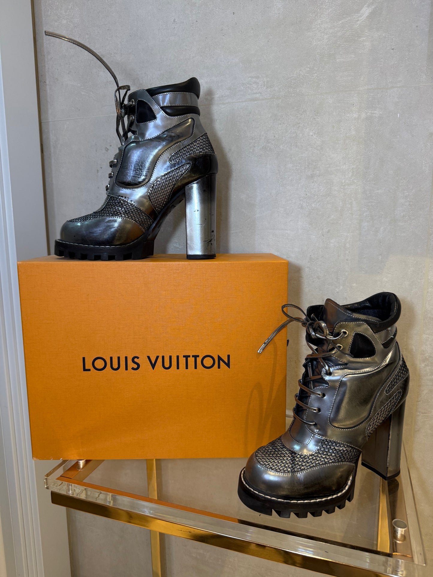 Leather Lace-Up Ankle Boots with Block Heel LOUIS VUITTON (Pre-Owned)
