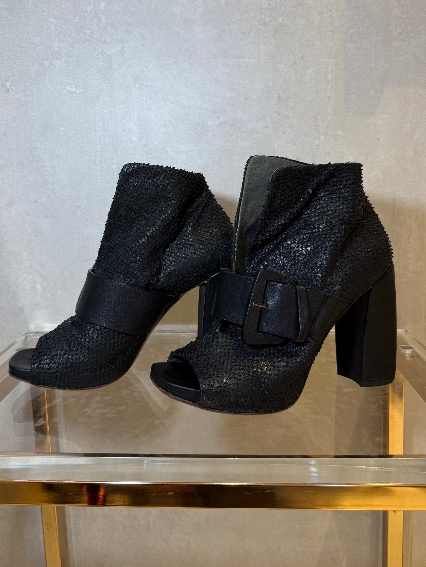 Heeled Ankle Boots Black Leather VERO CUOIO (Pre-Owned)