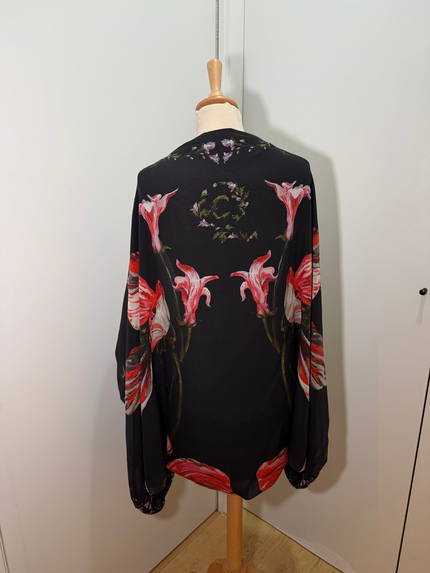 Black Silk Floral Kimono ALEXANDER MCQUEEN (Pre-Owned)