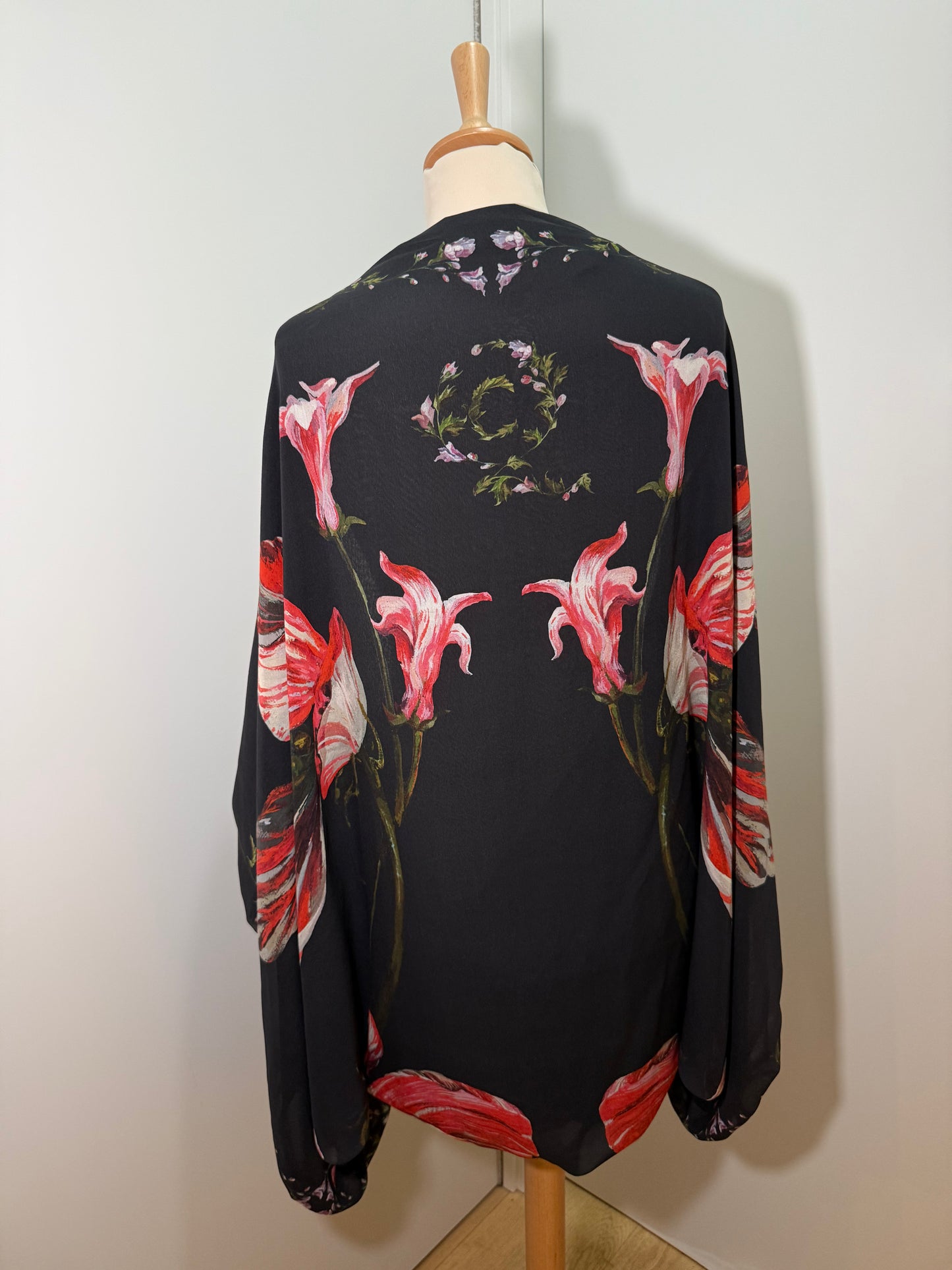 Black Silk Floral Kimono ALEXANDER MCQUEEN (Pre-Owned)
