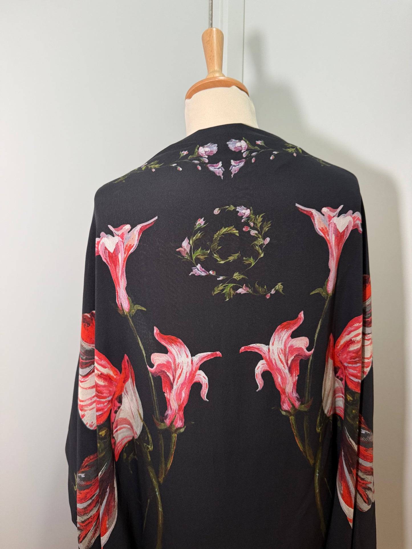 Black Silk Floral Kimono ALEXANDER MCQUEEN (Pre-Owned)