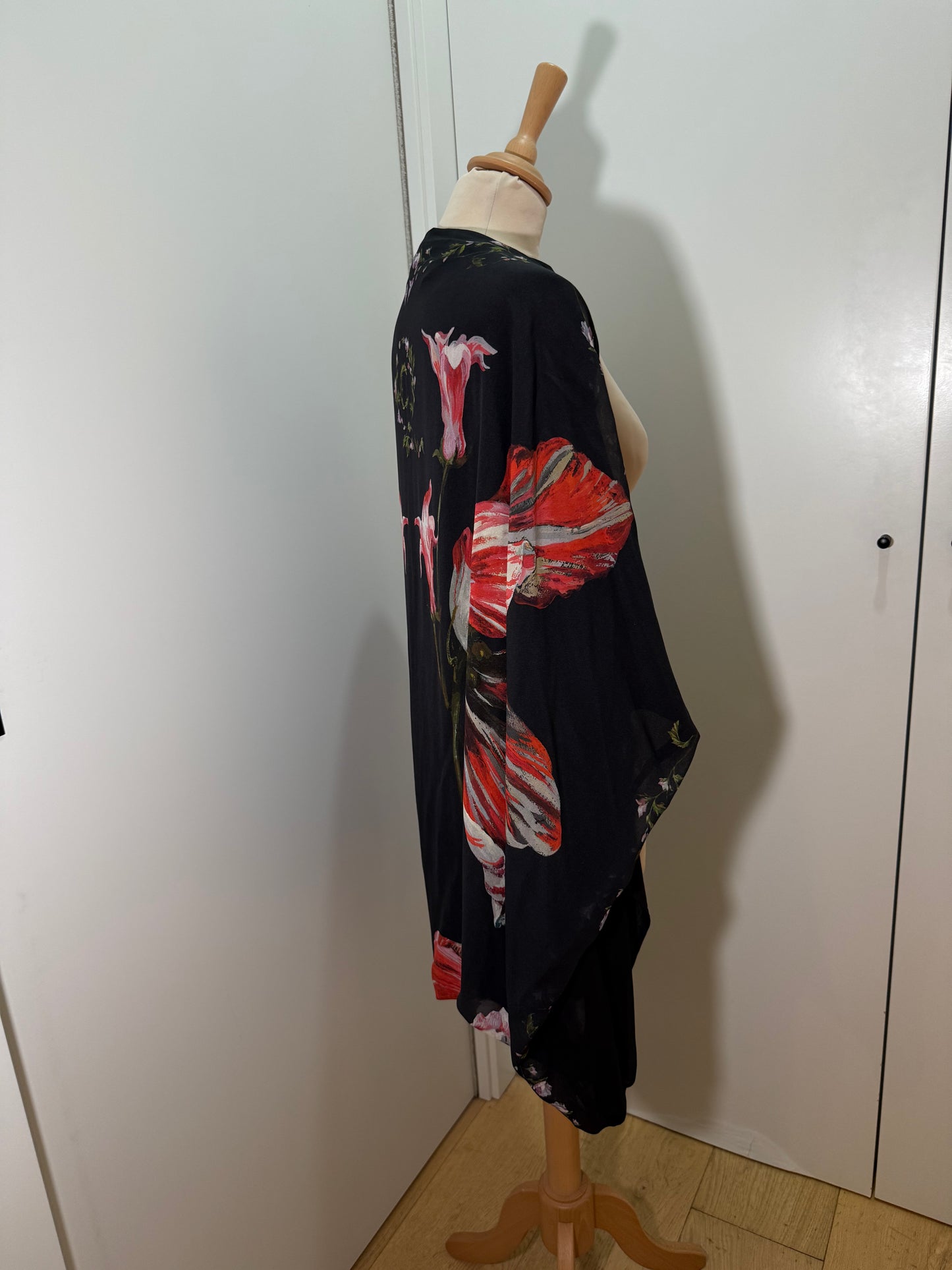 Black Silk Floral Kimono ALEXANDER MCQUEEN (Pre-Owned)