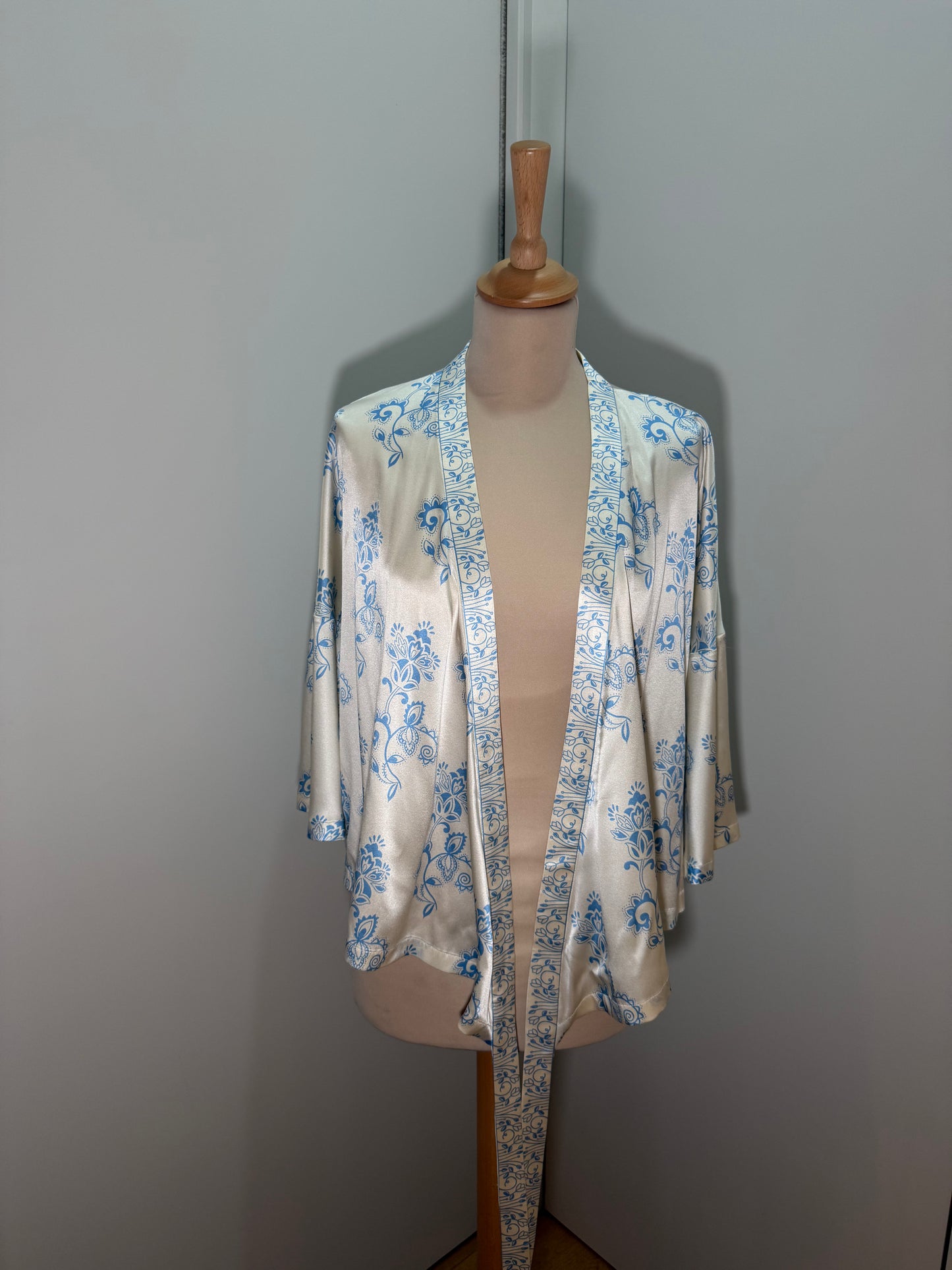 Silk Wrap Blouse Ivory Blue Floral FOBERINI (Pre-Owned)